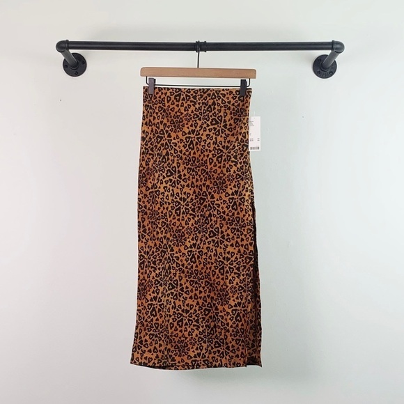 NWT Urban Outfitters Edy Satin Slip Leopard Heart Print Midi Skirt - Picture 4 of 7